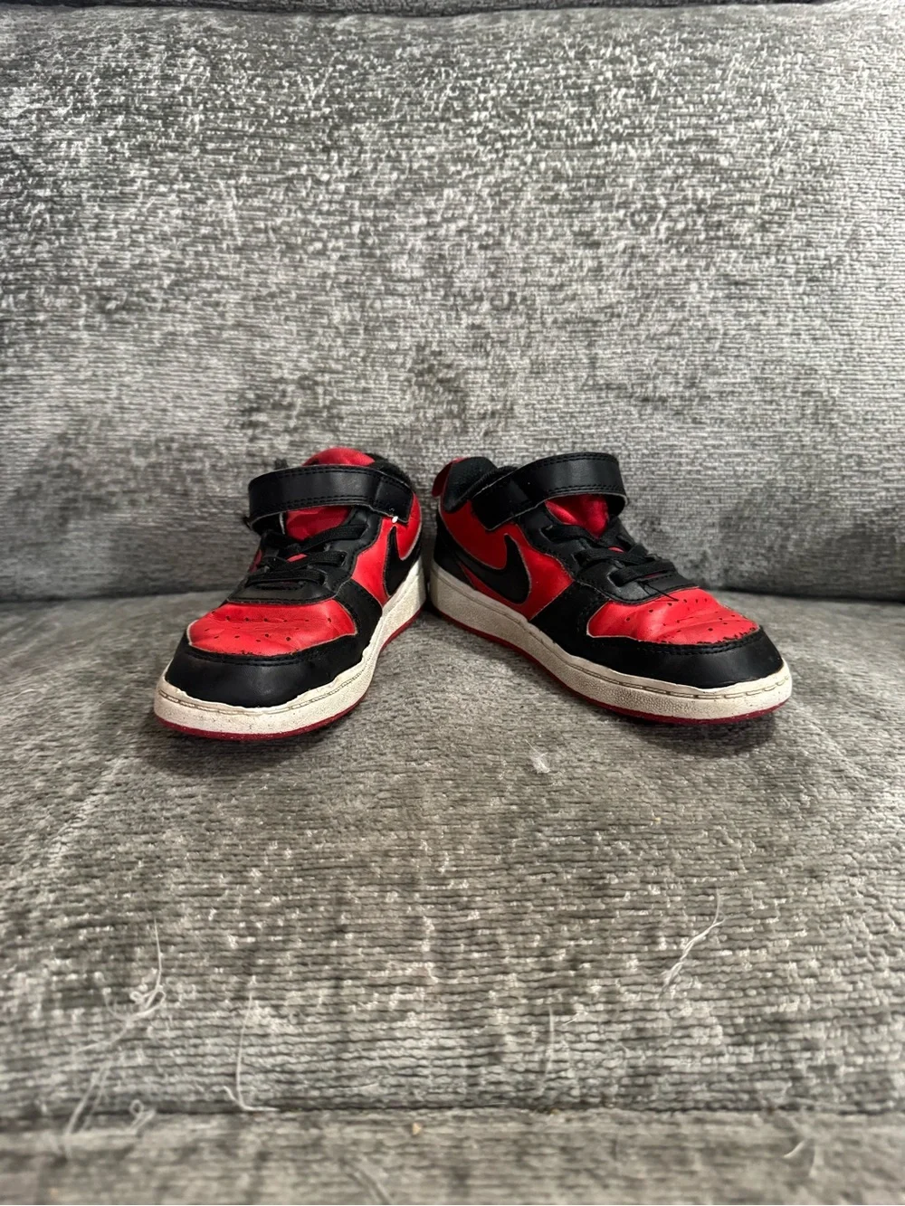 Nike Kids Black and Red Low-Top Sneakers with Velcro Strap Size 10C